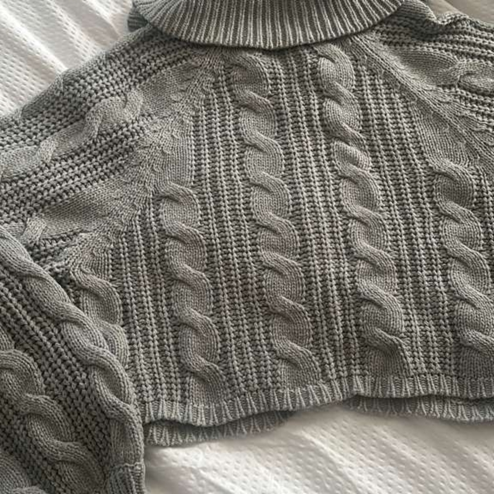 Elegant  Grey Bandit Gray Cable Knit V-Neck Sweater